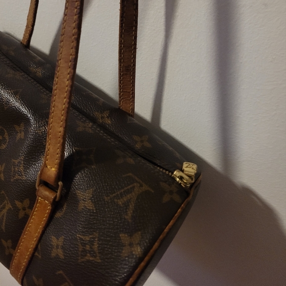 Louis Vuitton - Picture 2 of 3